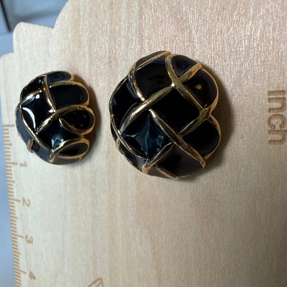 Vintage Black Enamel Gold Tone Dome Earrings Lattice Button EUC